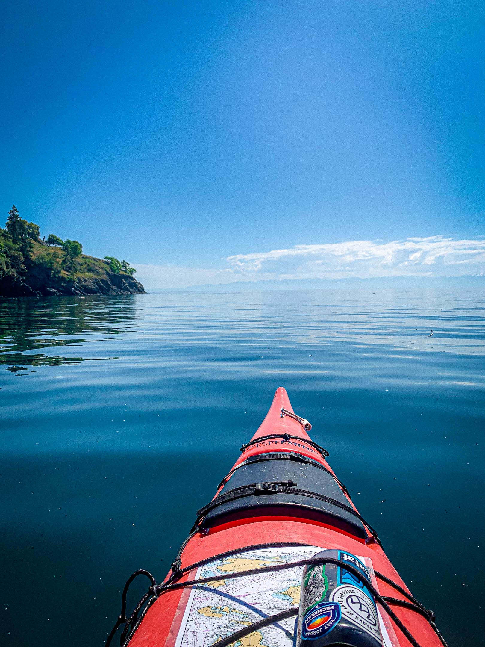 image of sea kayak on day trip to lime kiln state park in san juan island