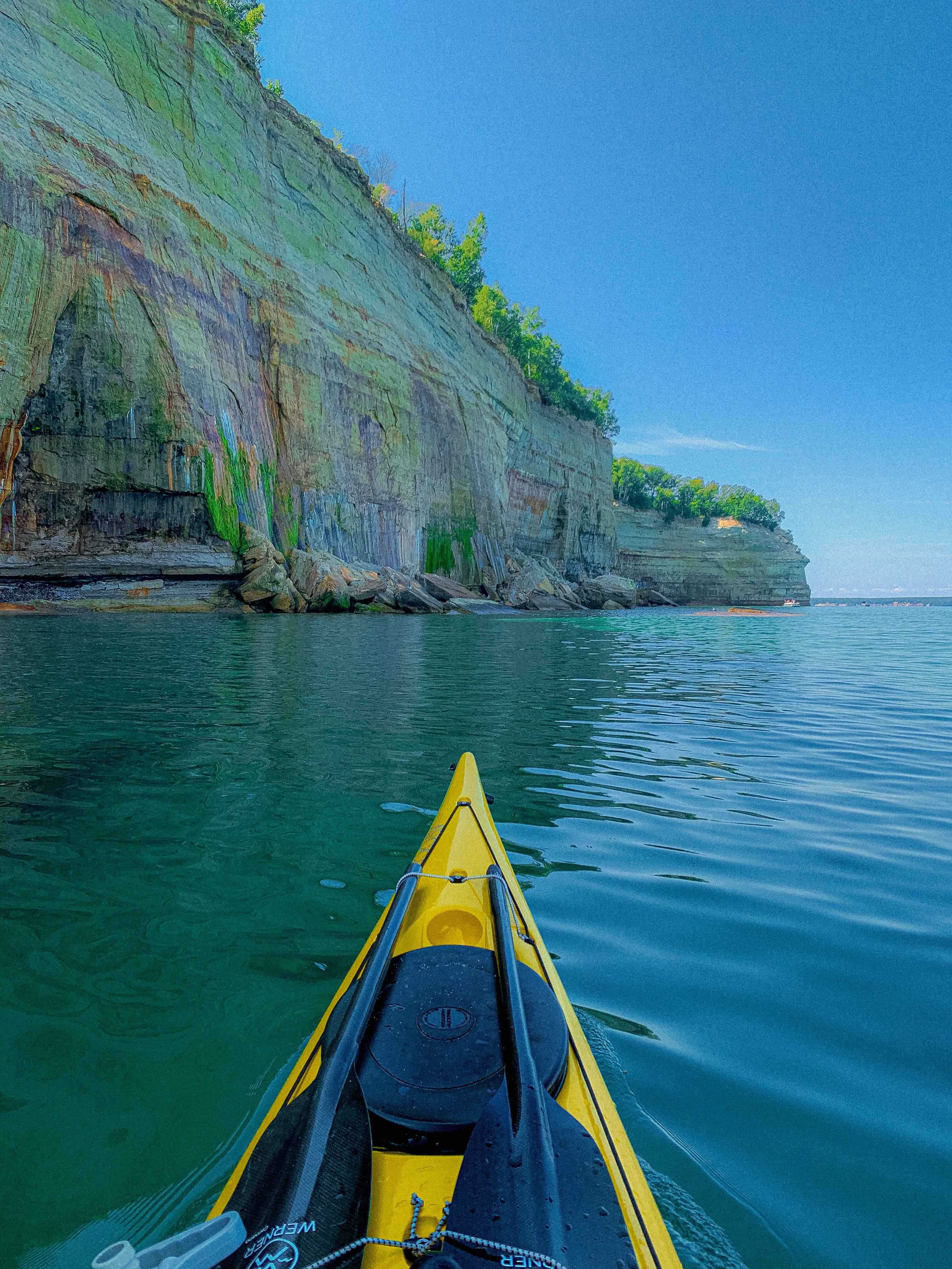 sea kayaking pictured rocks cliffs
