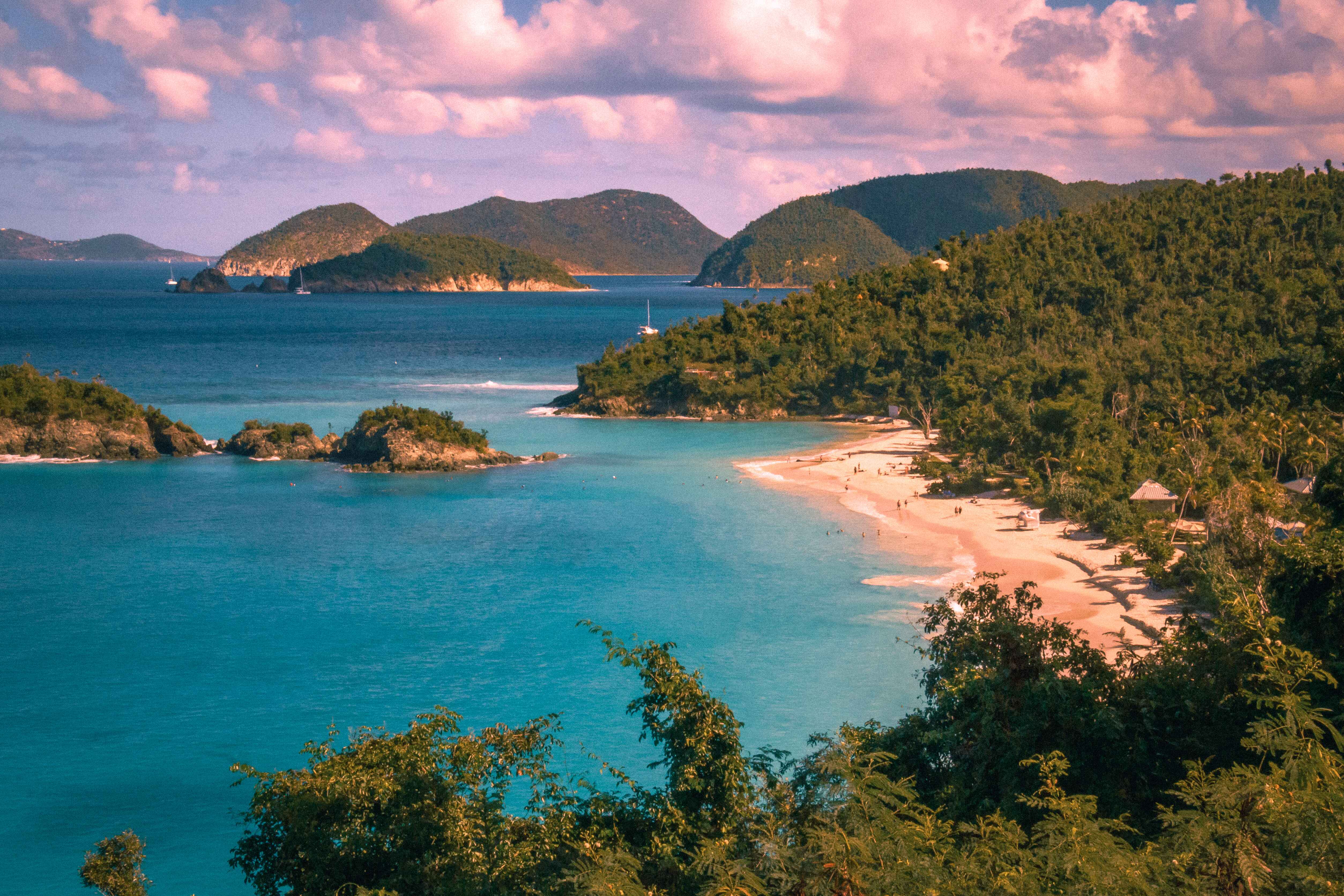 View of the Trunk Bay snorkel trail in us virgin islands national park