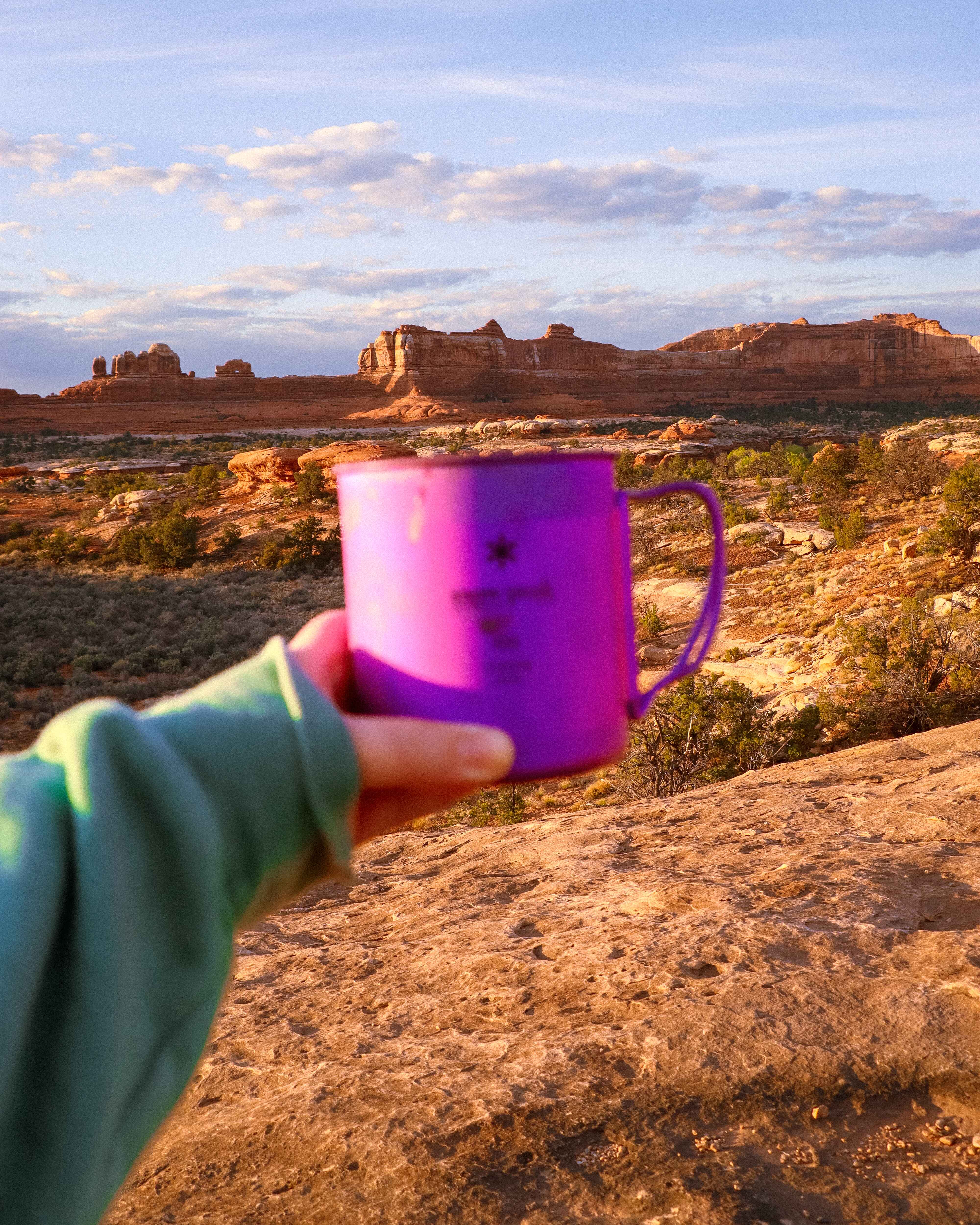 Morning coffee at wooden shoe overlook in Cayonlands National Park
