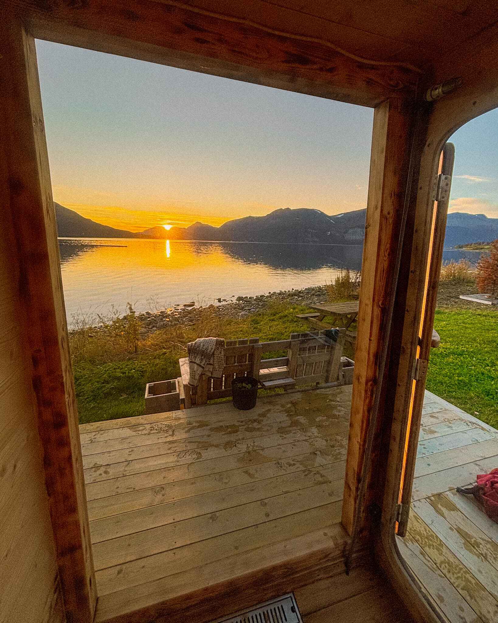 Image of a sauna at sunset on a Norweigian fjord